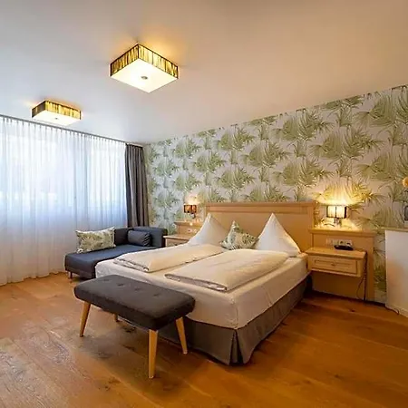 Wuerttemberger Hof 3* 로이틀링겐